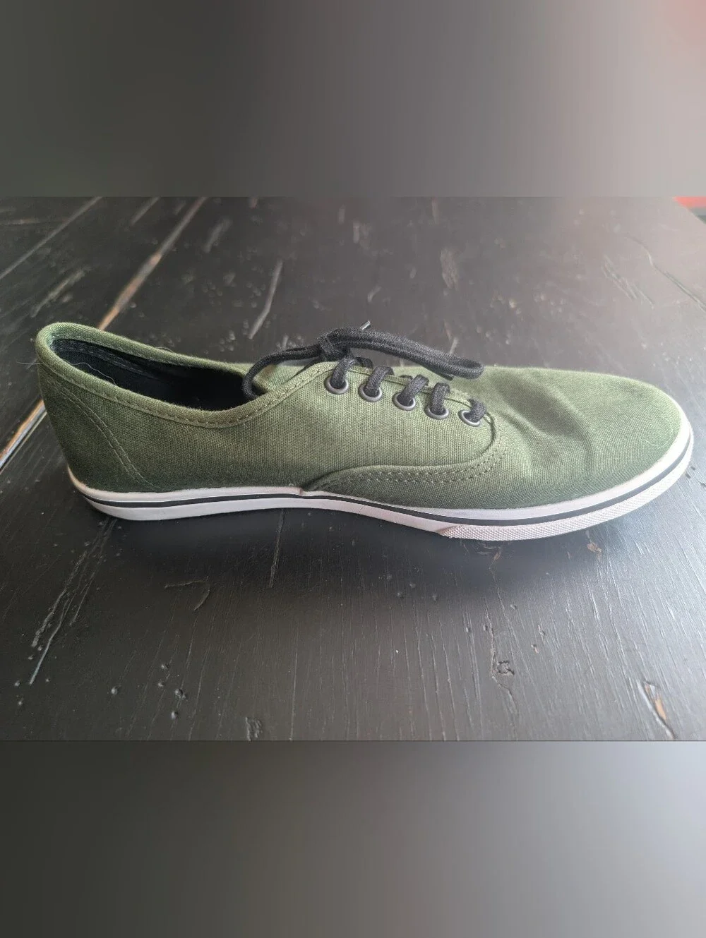 VANS Olive Green Skater Shoes Lace Up Low Top Sneakers 6M 7.5W Authentic Lo Pro